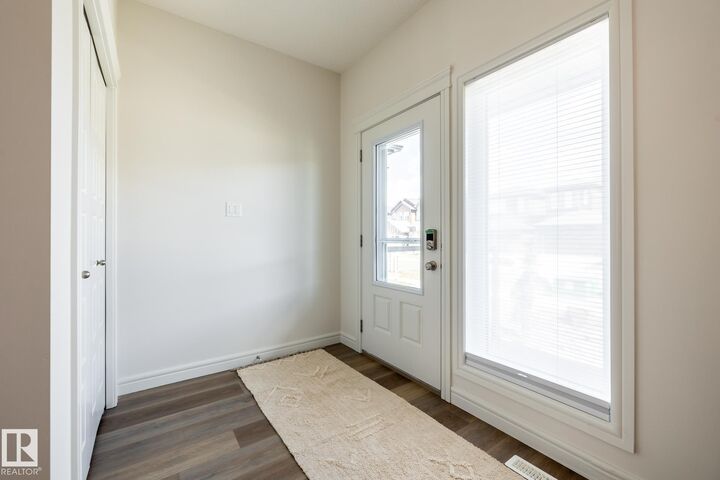 Property Photo:  1943 Graydon Hill Green Green SW  AB T6W 4C3 