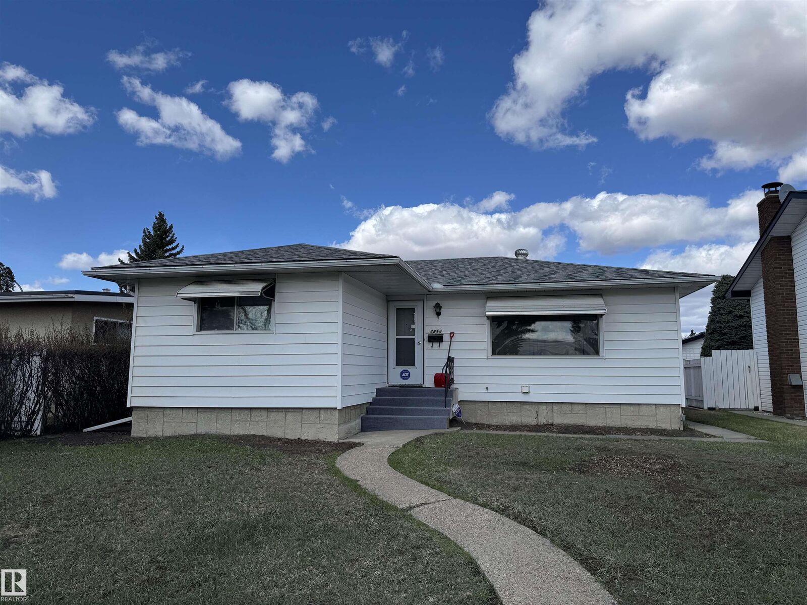 Property Photo:  7216 149A Avenue NW  AB T5C 2W3 