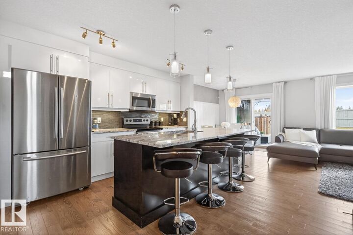Property Photo:  7135 Cardinal Way SW  AB T6W 1Z3 