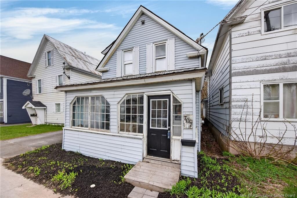Property Photo:  707 Union Street  NB E3A 3N9 