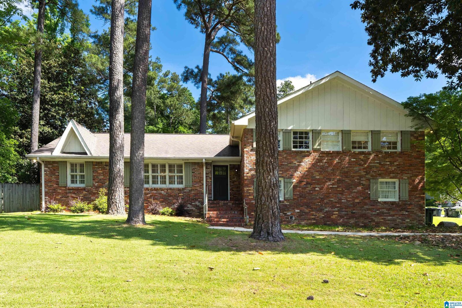 Property Photo: 2300 Crossgate Trail AL 35243