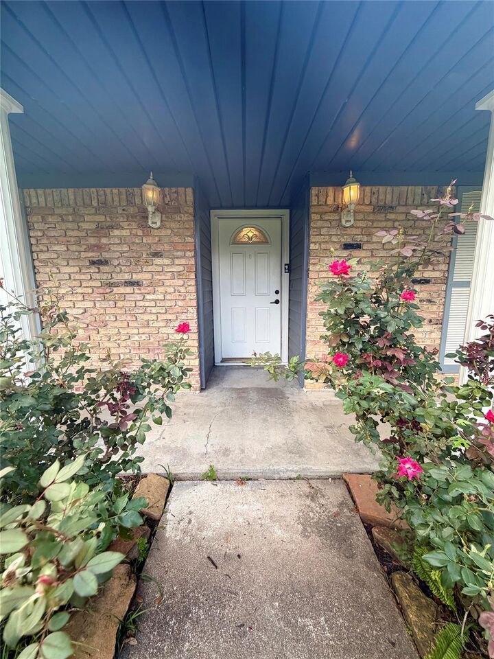 Property Photo:  5422 Winding Way Drive  TX 77091 