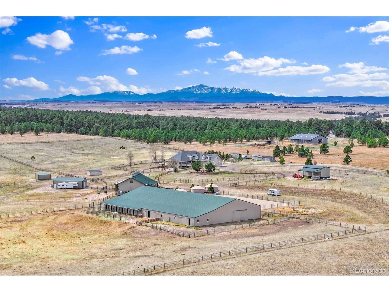 Property Photo:  