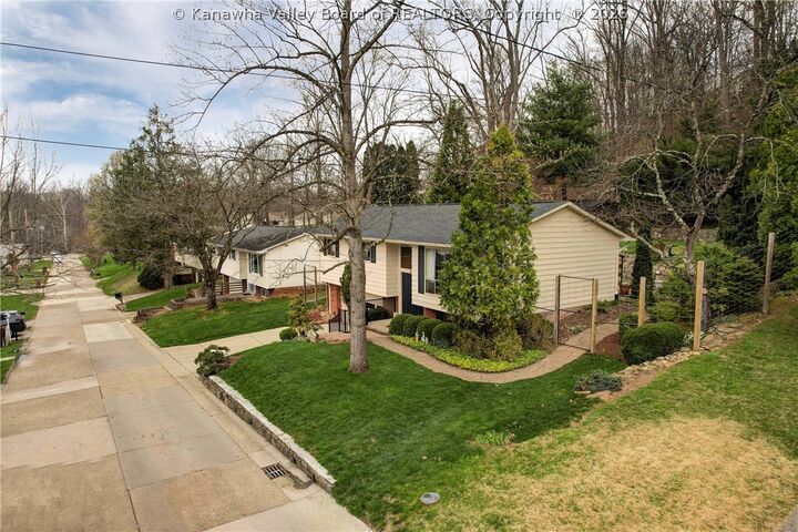Property Photo:  110 Stratford Place  WV 25303 