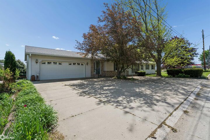 Property Photo: 612 Lincoln St IA 50635