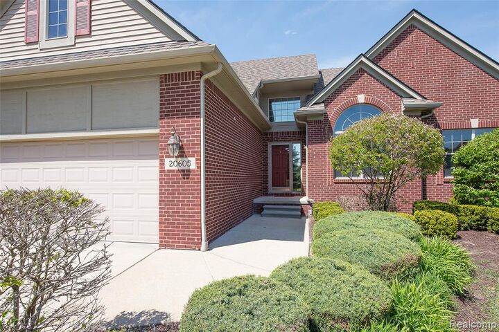 Property Photo: 20605 Golf Ridge Circle MI 48152 2094