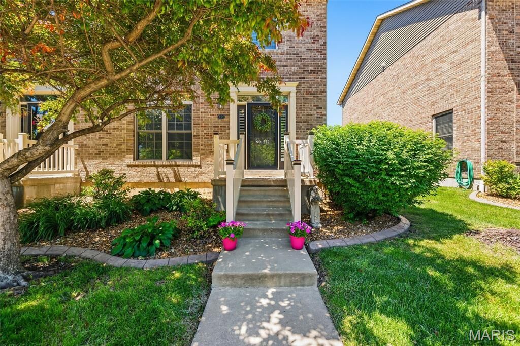 Property Photo: 552 Queens Court Place MO 63376