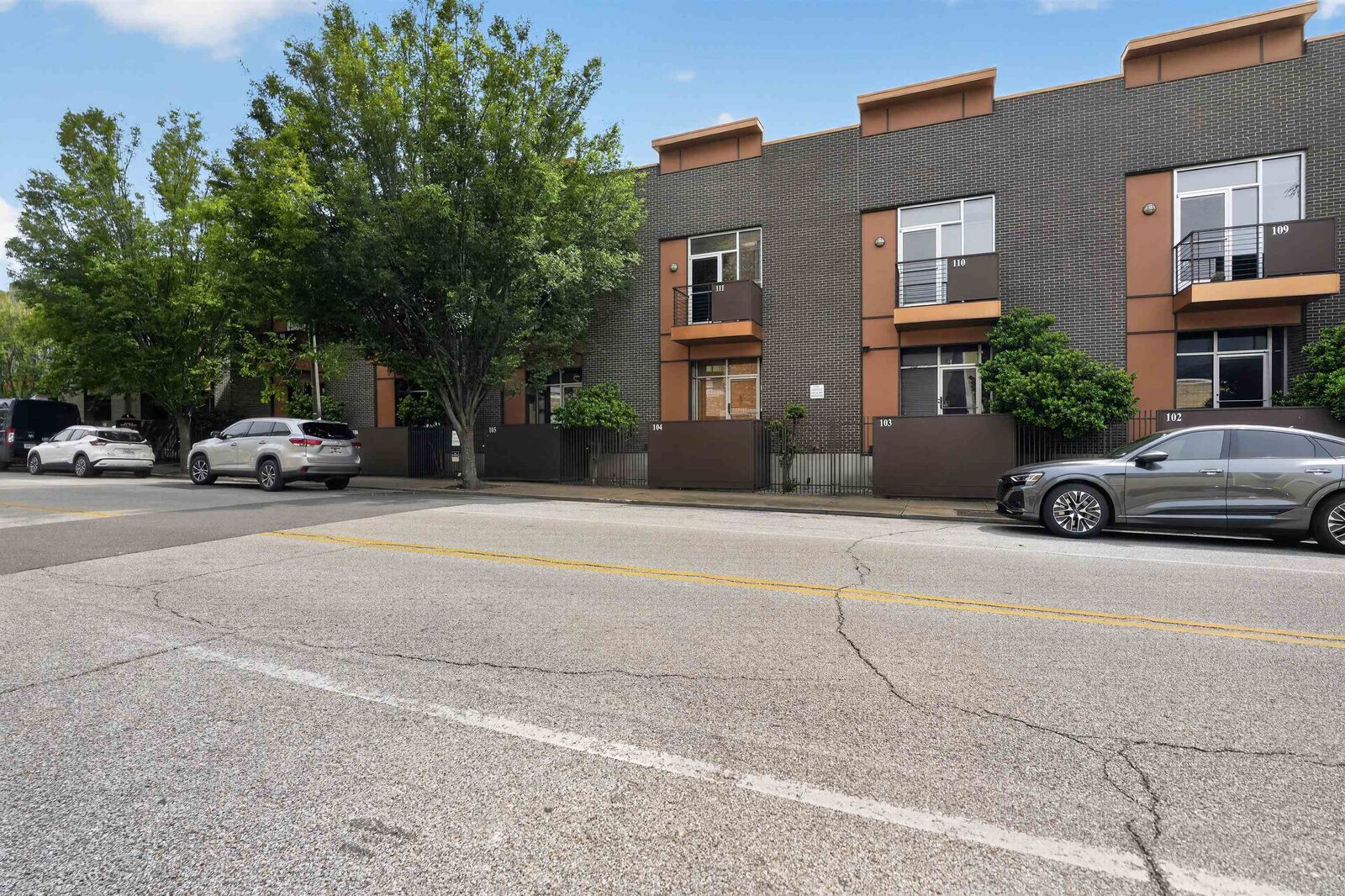 Property Photo:  437 Monroe Ave 111  TN 38103 