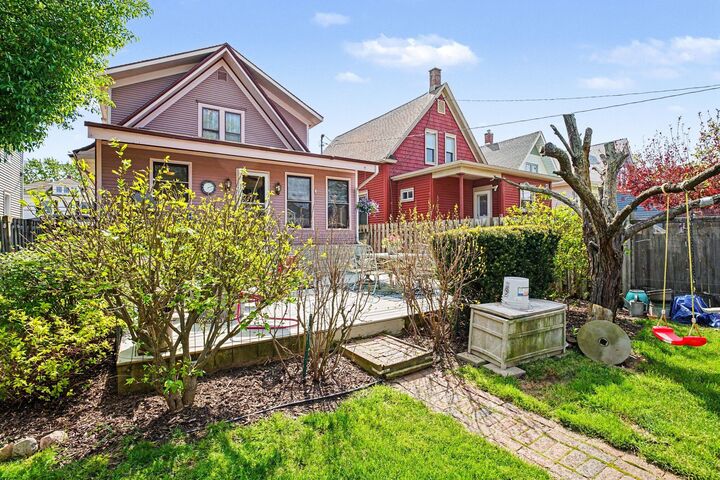 Property Photo:  1019 Pearl Street  MI 49085 