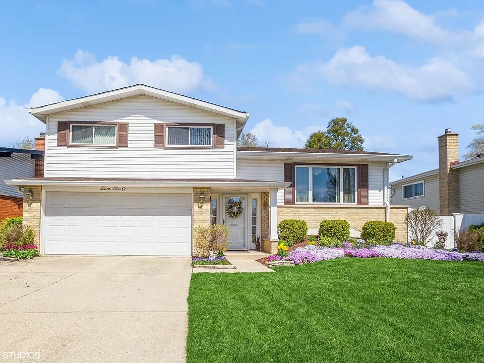 Property Photo: 260 Brentwood Drive IL 60016