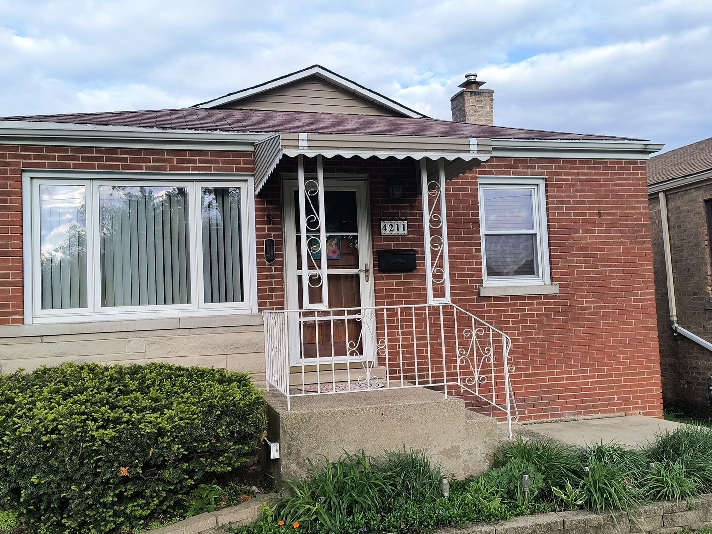 Property Photo:  4211 East Avenue  IL 60402 
