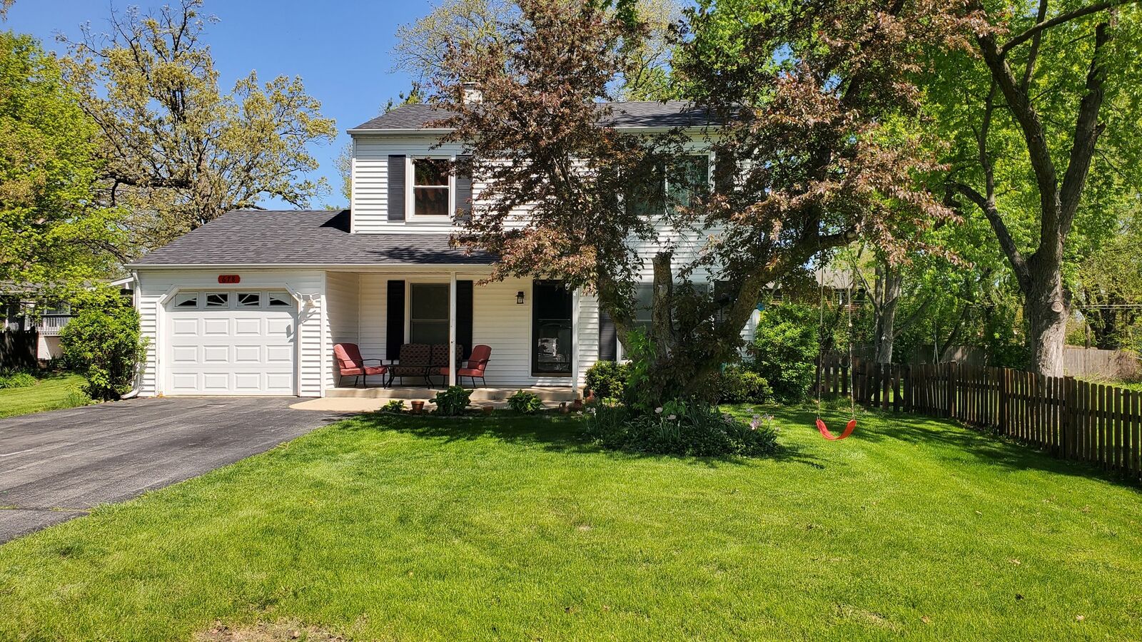 Property Photo:  678 Ray Avenue  IL 60185 