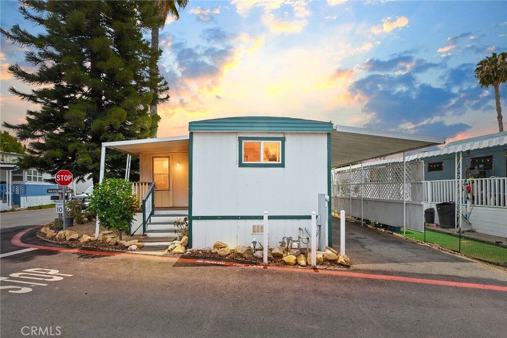 Property Photo:  17 Mayflower Ave  CA 92027 