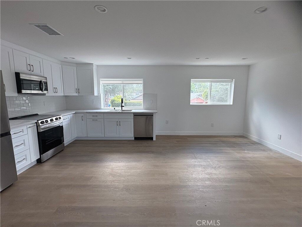 Property Photo: 14165 Calvert Street CA 91401
