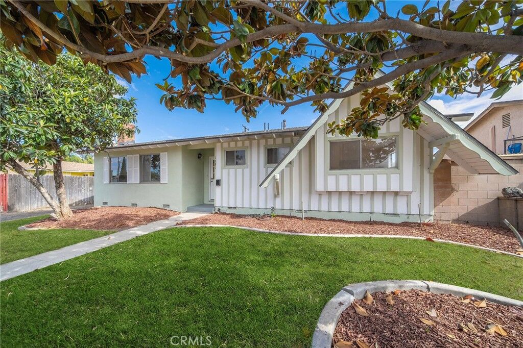 Property Photo:  1331 E Banyan  CA 92805 