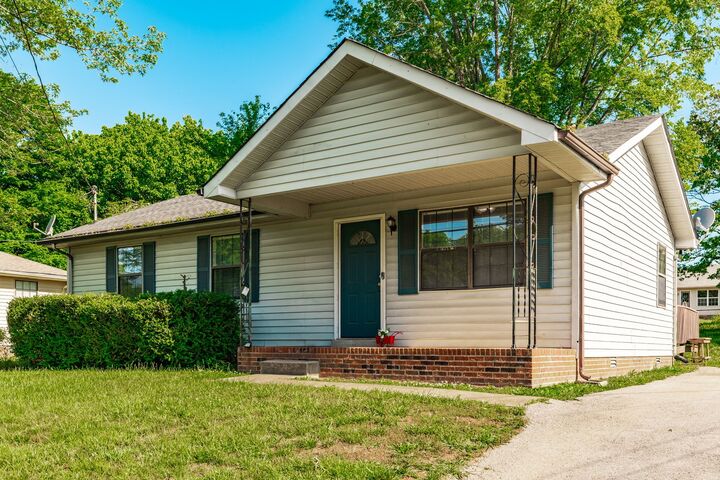 Property Photo:  215 Al Oerter Dr  TN 37042 