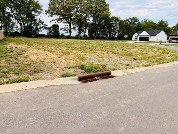 Property Photo: 464 Herman Dr TN 37042