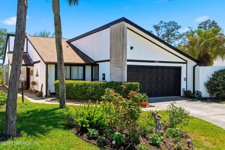 Property Photo: 2543 Dauphine Court E FL 32082