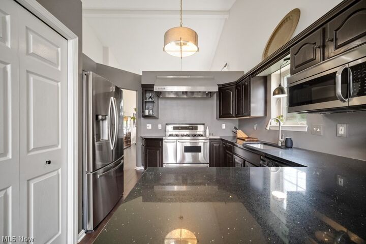 Property Photo:  300 Eagleton Court  OH 44056 