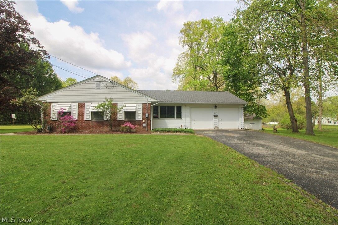 Property Photo:  804 Crestview Drive  OH 44512 
