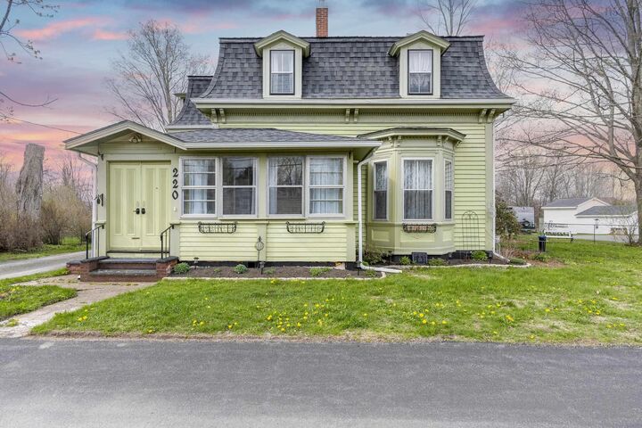 220 Main Street — photo 1