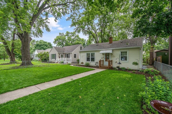 Property Photo:  14 Jackson Avenue S  MN 55343 