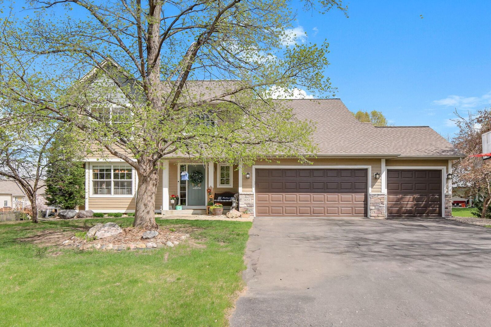 Property Photo:  3851 Featherstone Circle  MN 55125 