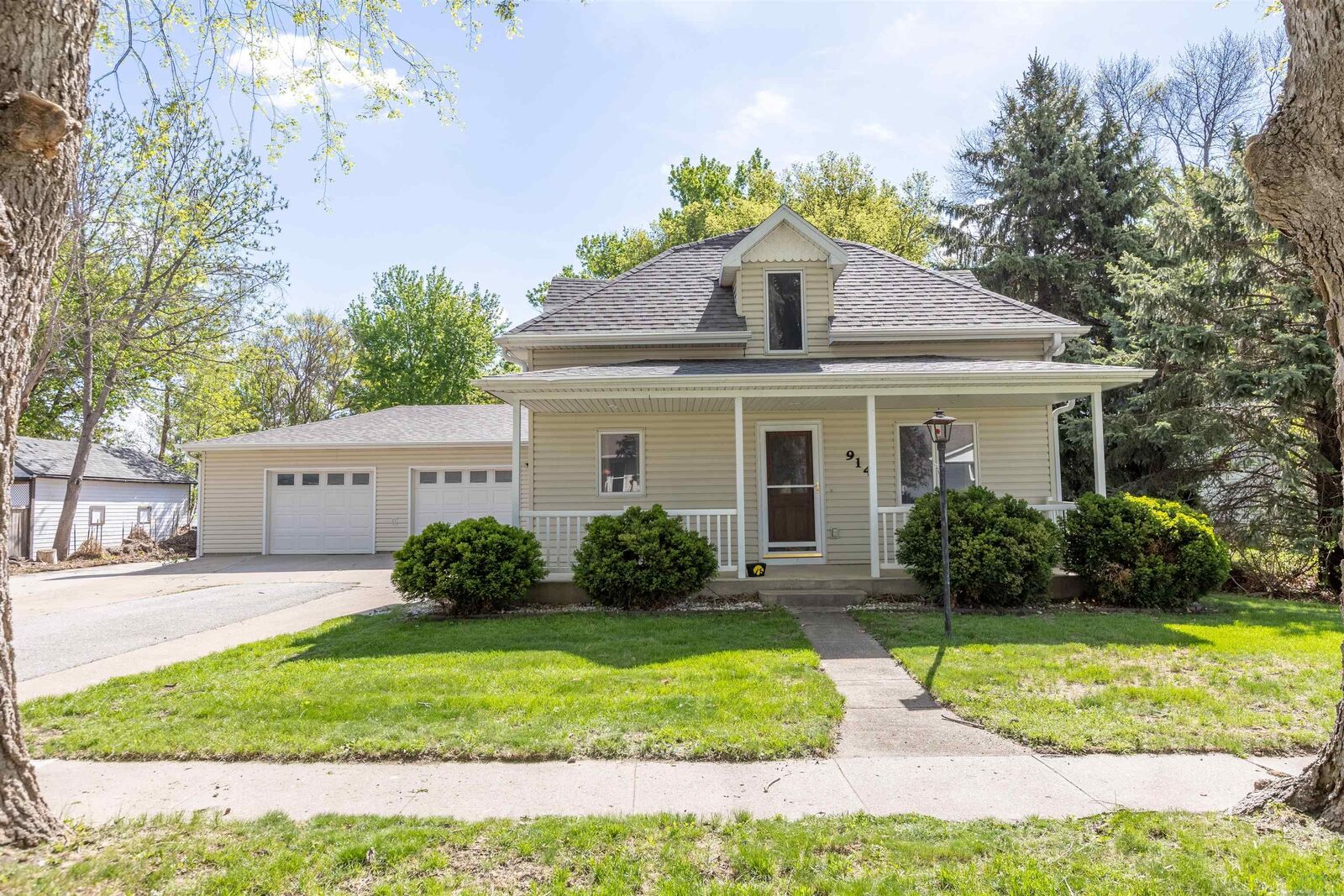 Property Photo:  914 Evans Street  IA 51055 