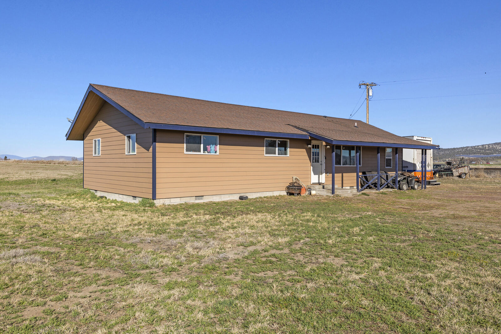 Property Photo:  23810 Gaines Road  OR 97633 