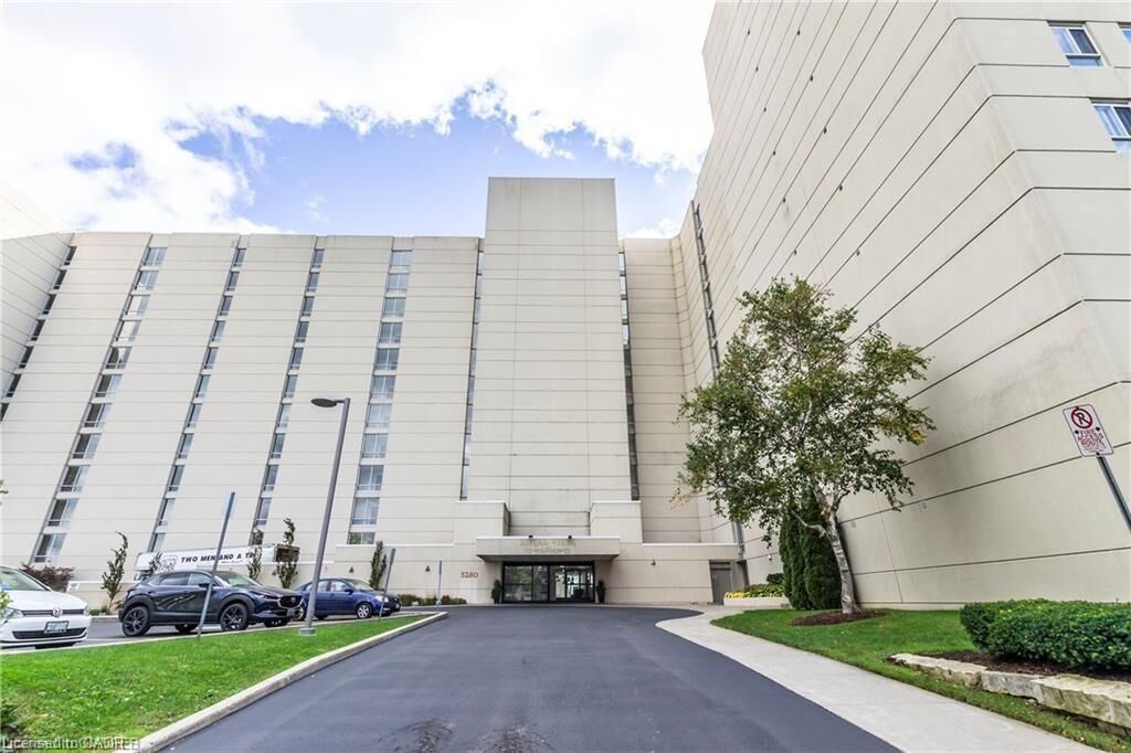 Property Photo:  5280 Lakeshore Road 1109  ON L7L 5R1 