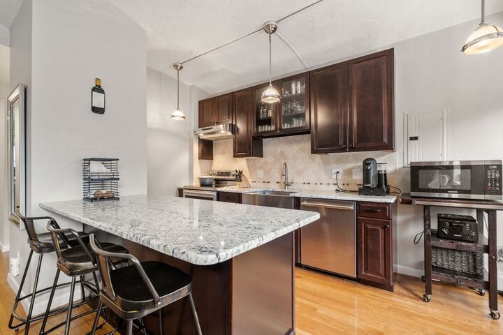 Property Photo:  9-15 Battery St 7  MA 02109 