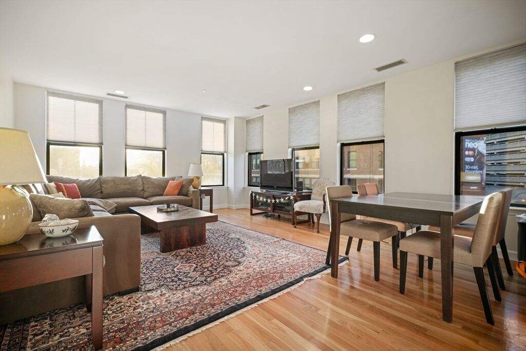 Property Photo:  75 Clarendon St 403  MA 02116 