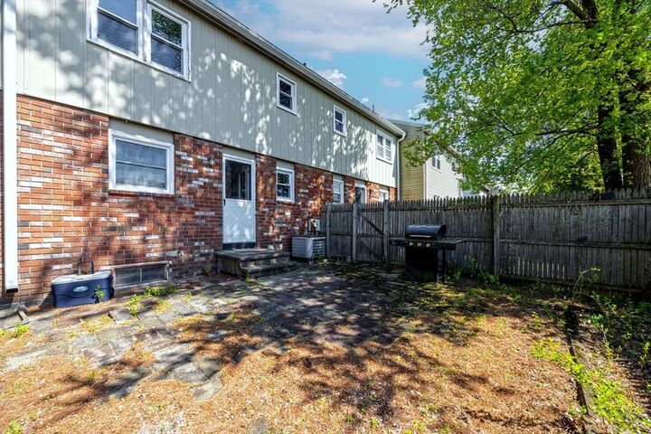 Property Photo:  32 Yorktown Ct 32  MA 01020 