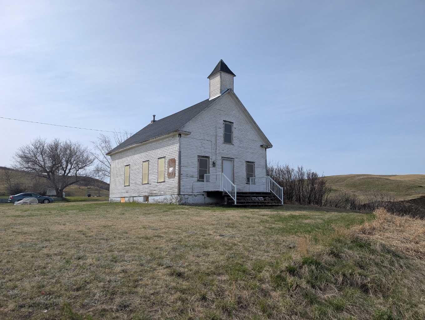 Property Photo:  404 Hillside Avenue  AB T0M 0L0 