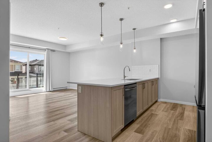 Property Photo:  33 Carringham Gate NW 1206  AB T3P 2H6 