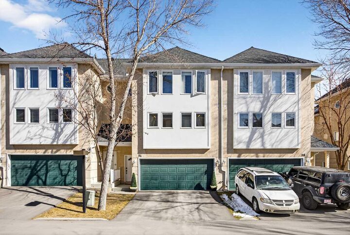 Property Photo:  94 Candle Terrace SW  AB T2W 6G7 