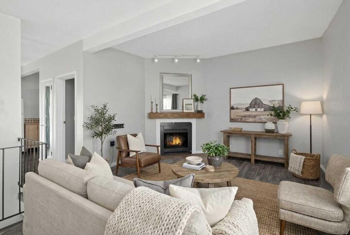 Property Photo:  2240A 43 Street SE  AB T2B 1H5 
