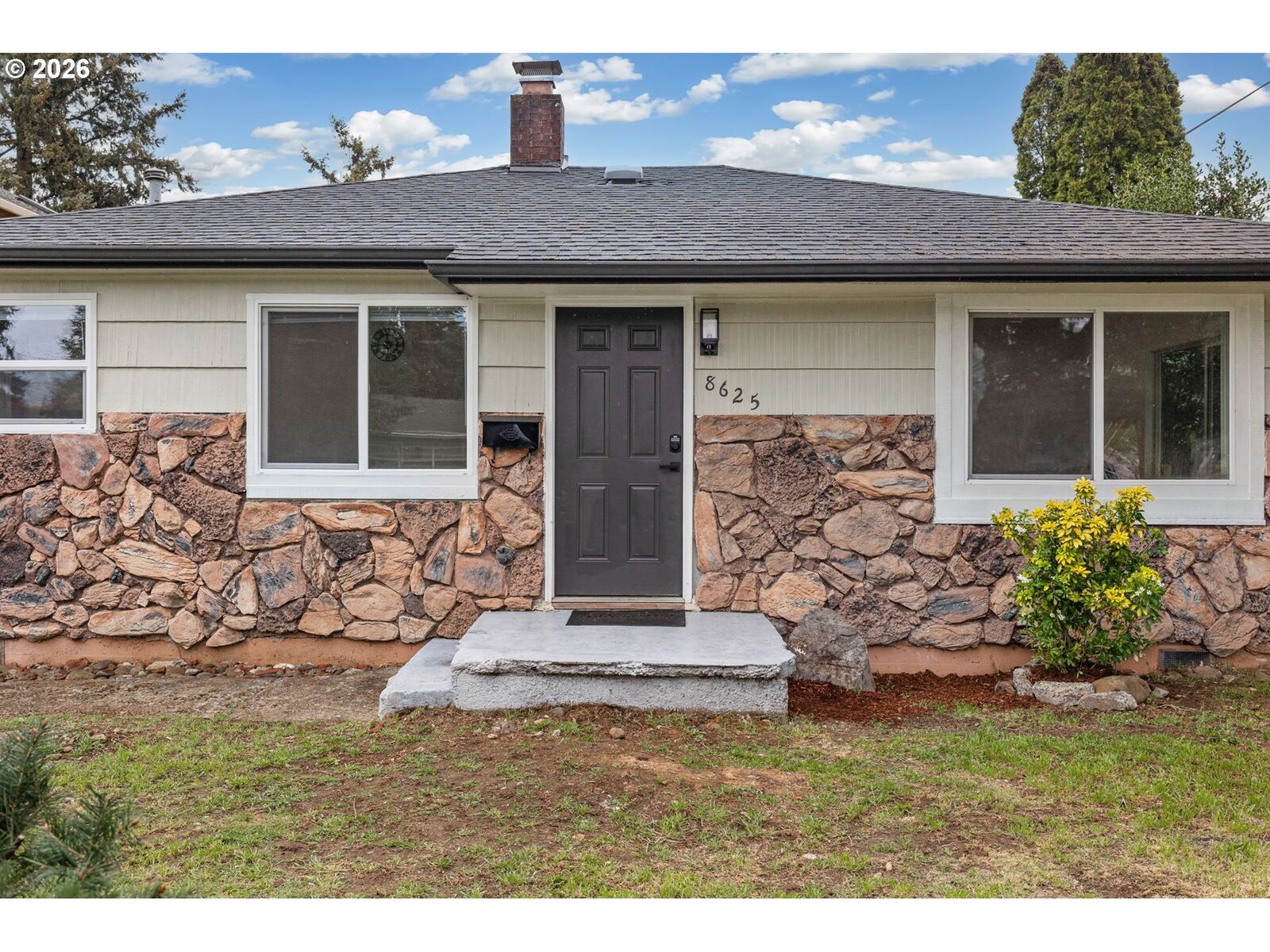 Property Photo:  8625 SE Knapp St  OR 97266 