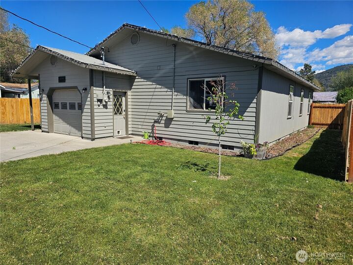 Property Photo:  315  Juniper Street  WA 98844 