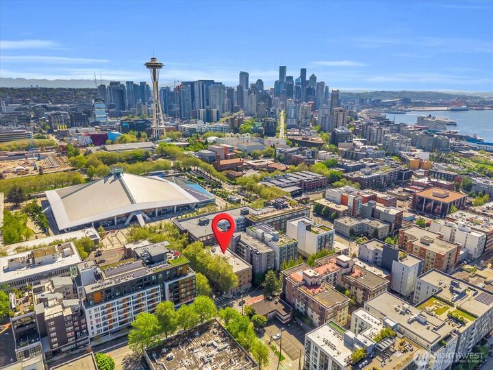Property Photo:  7  Harrison Street 17  WA 98109 