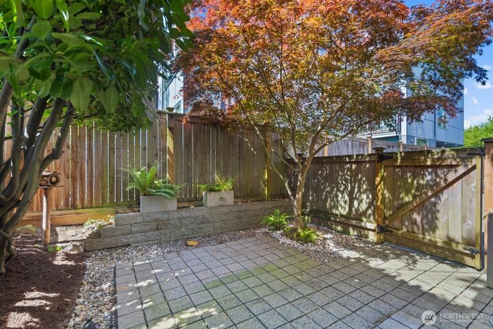 Property Photo:  628 NW 85th Street  WA 98117 
