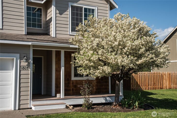 Property Photo:  1805 E 14th Avenue  WA 98926 