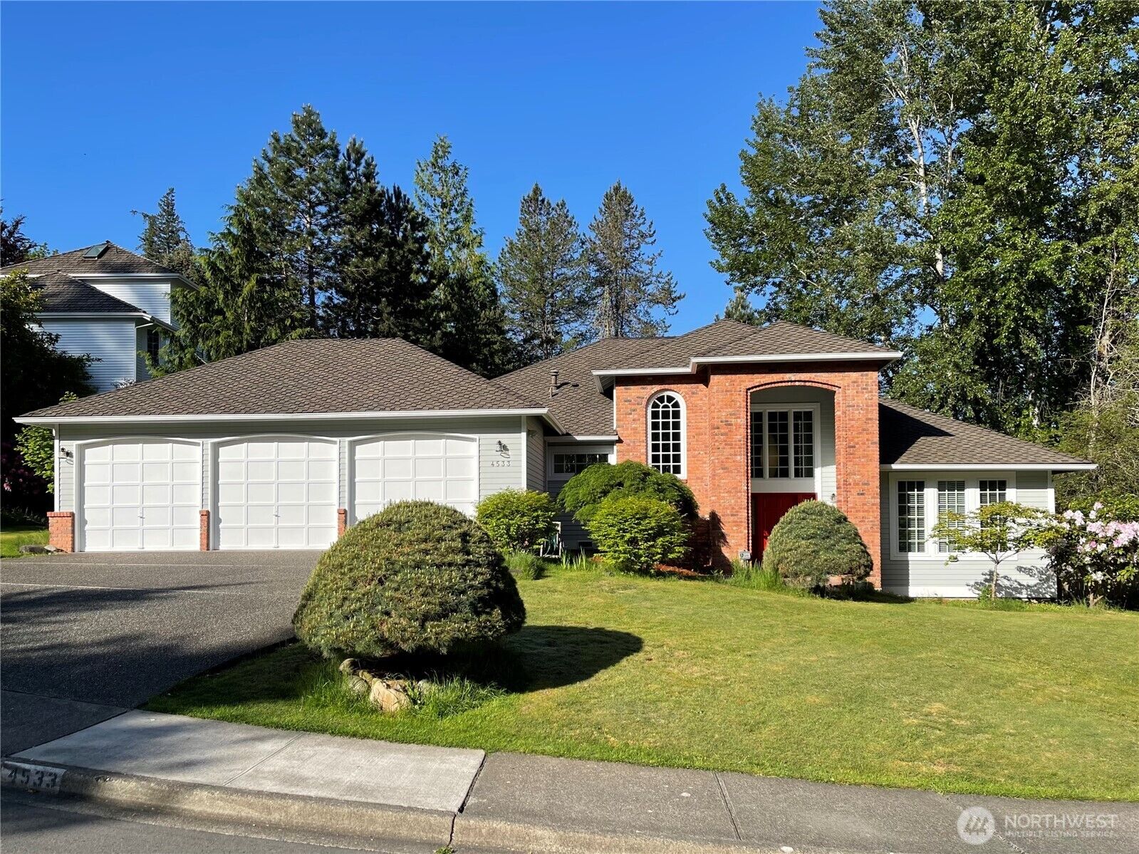 Property Photo:  4533  242nd Avenue SE  WA 98029 