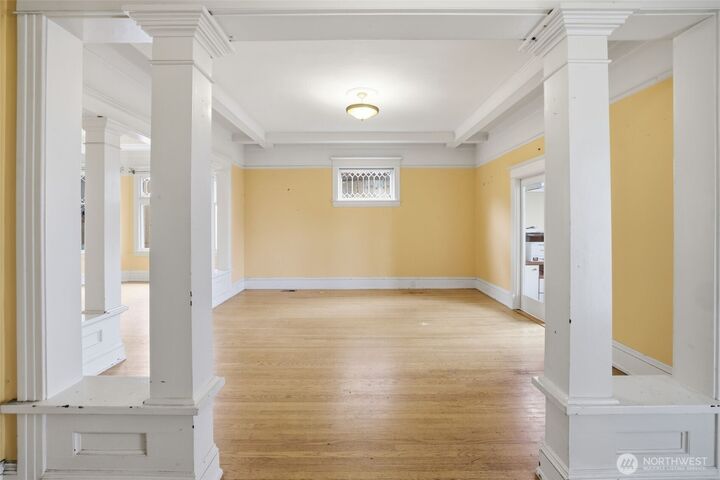 Property Photo:  6238  Woodlawn Avenue N  WA 98103 
