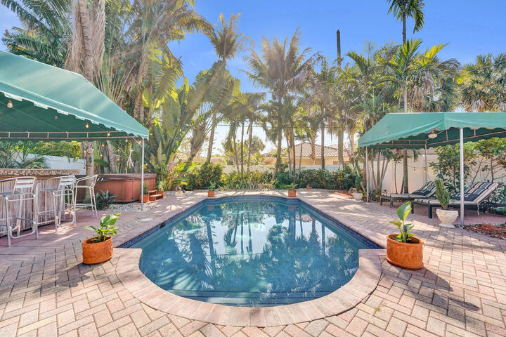 Property Photo:  1036 NE 9th Avenue  FL 33304 