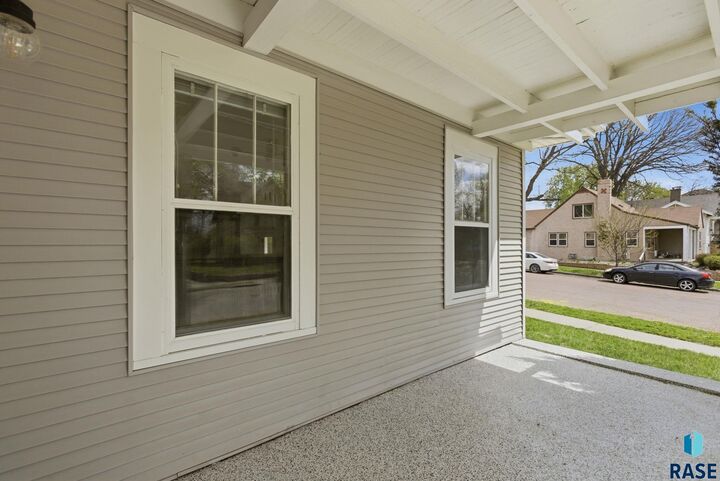 Property Photo:  900 W 18th St  SD 57104 