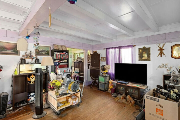 Property Photo:  2033 Oak Avenue  CA 93101 
