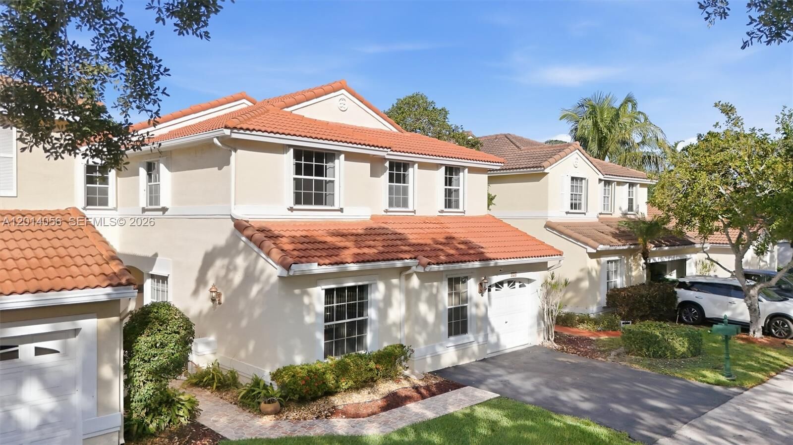 Property Photo: 926 Opal Ter FL 33326