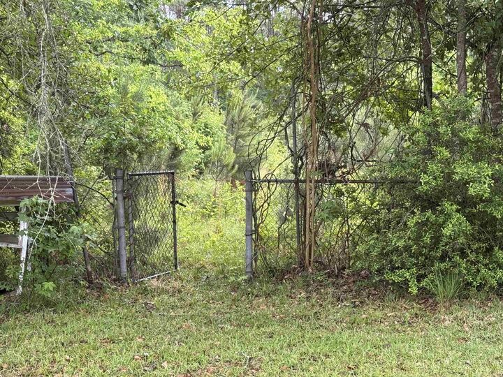 Property Photo:  70 Dogwood  TX 77657 