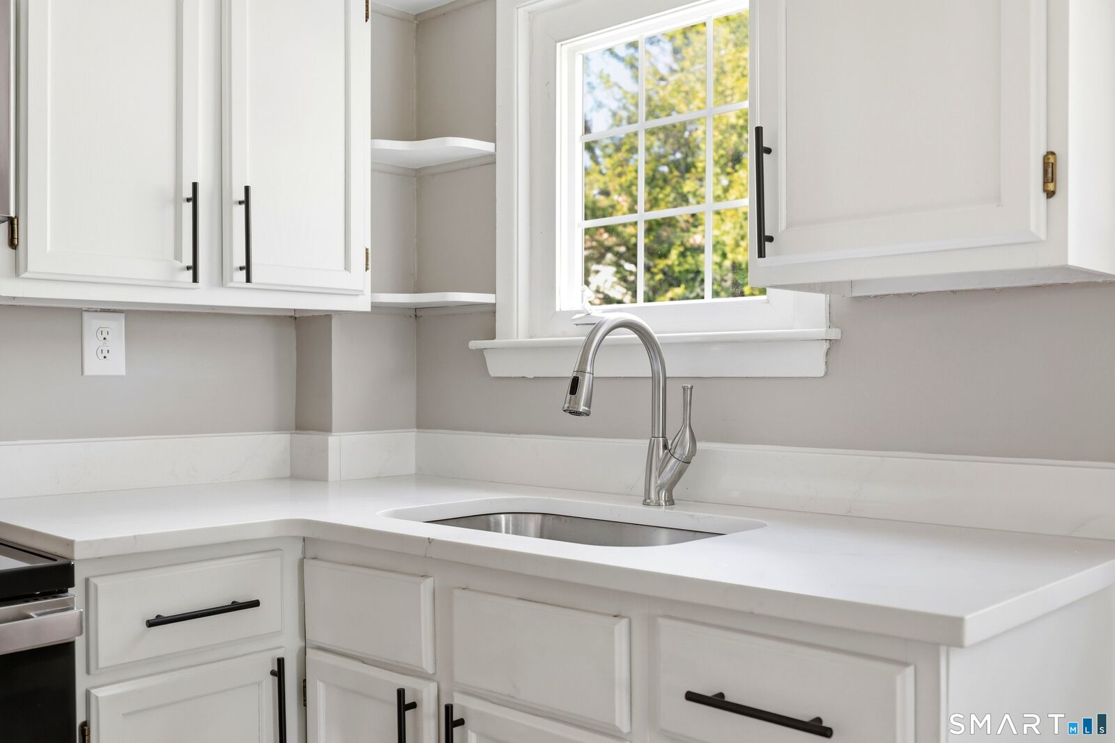 Property Photo:  82 West Street  CT 06070 